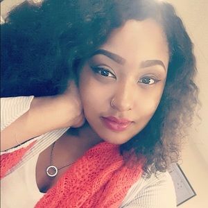 Meet your Posher, Teona